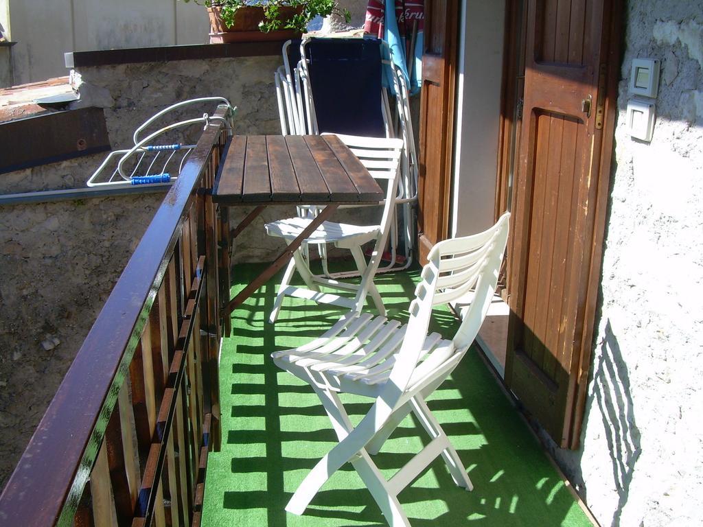 Appartamento Laura Brenzone sul Garda Exterior foto