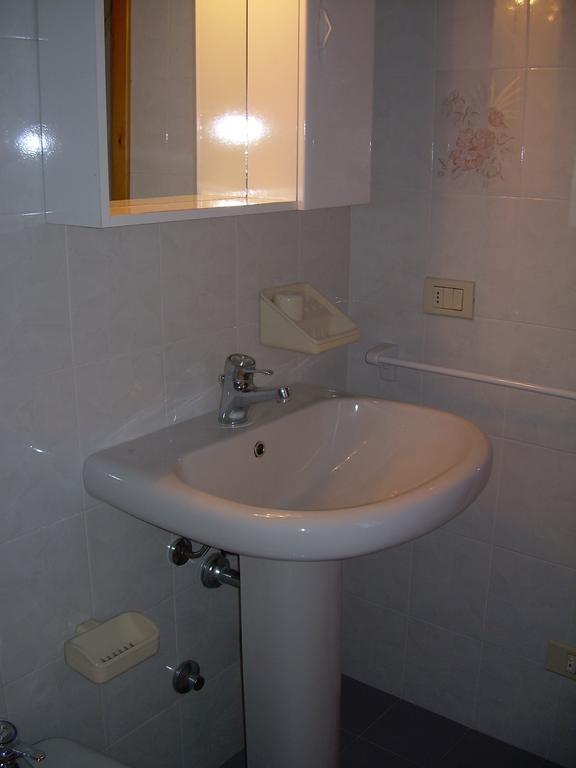 Appartamento Laura Brenzone sul Garda Zimmer foto