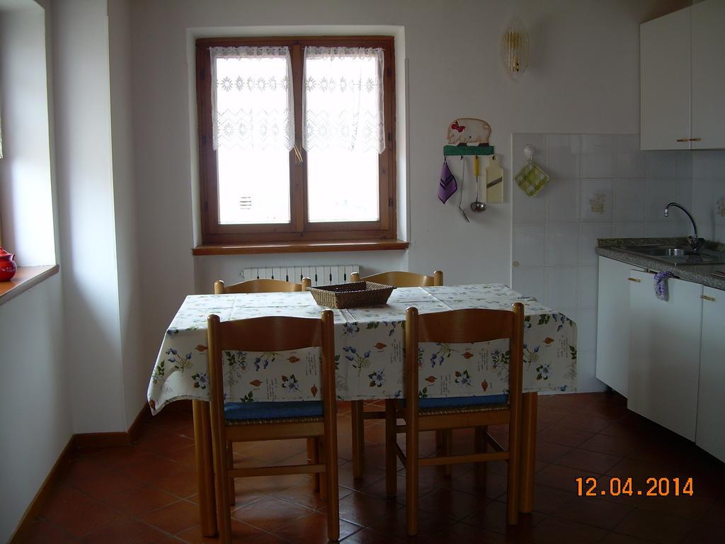 Appartamento Laura Brenzone sul Garda Zimmer foto