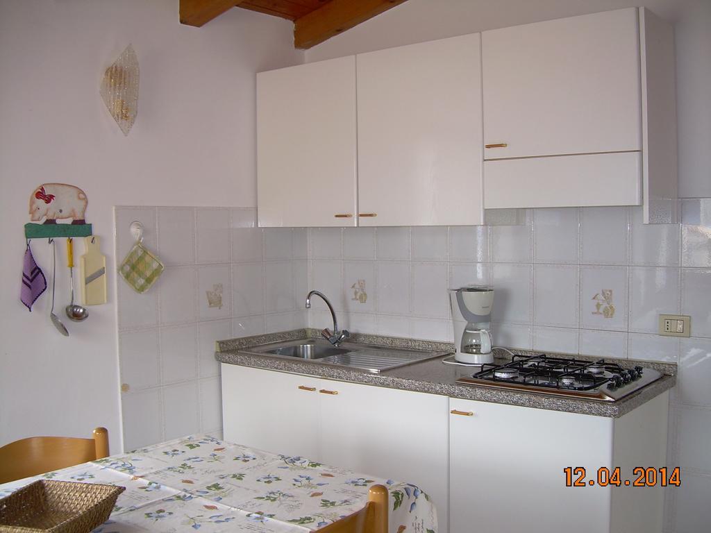 Appartamento Laura Brenzone sul Garda Zimmer foto