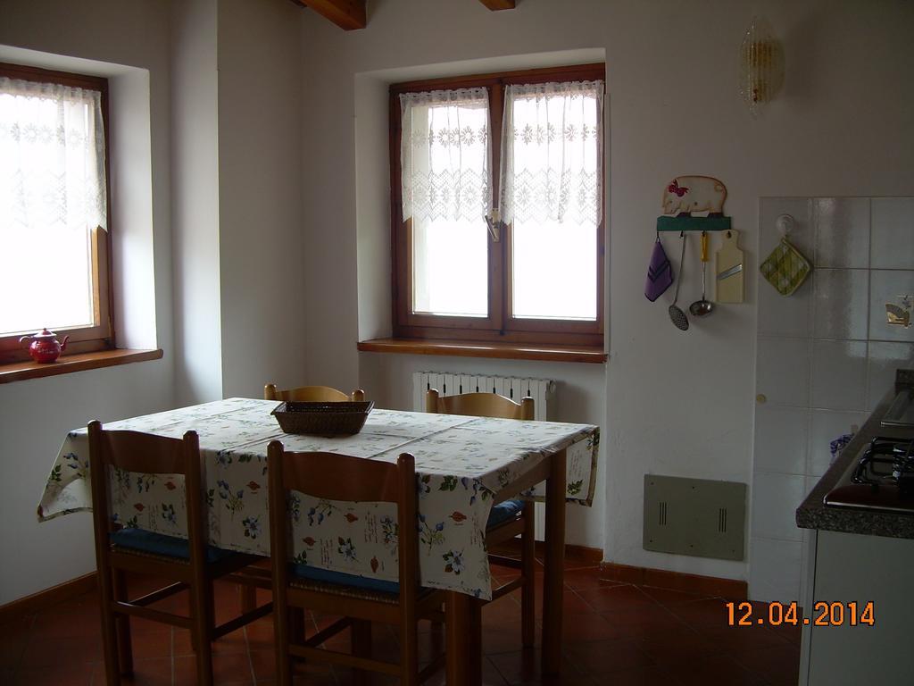 Appartamento Laura Brenzone sul Garda Zimmer foto